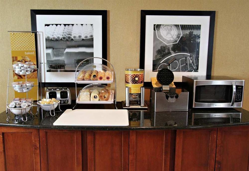 Hampton Inn & Suites Hopkinsville Restaurant photo