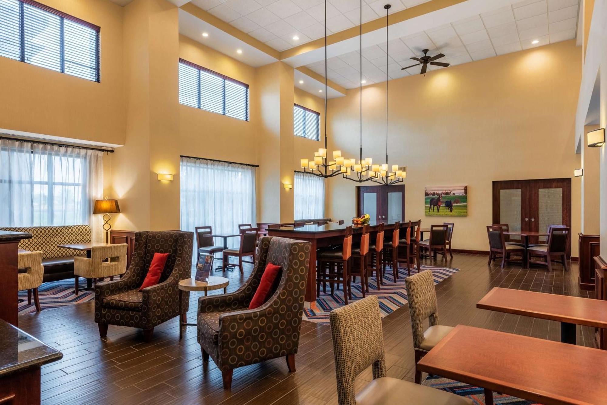 Hampton Inn & Suites Hopkinsville Exterior photo
