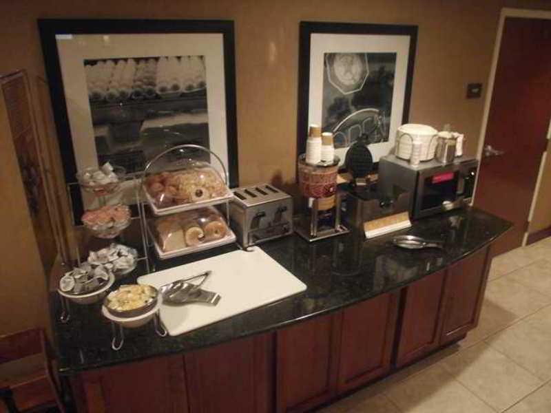 Hampton Inn & Suites Hopkinsville Restaurant photo